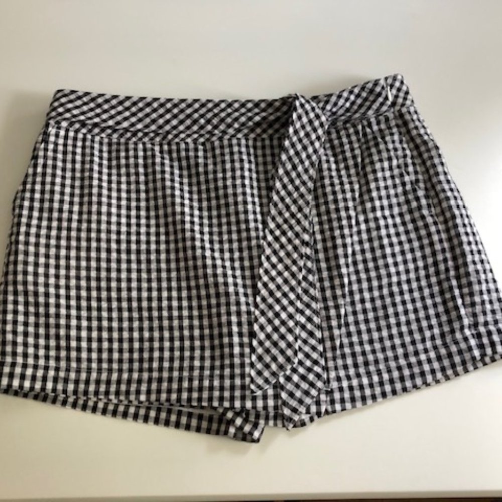 Vineyard Vines Gingham Seersucker Skort Size 8, Excellent Condition